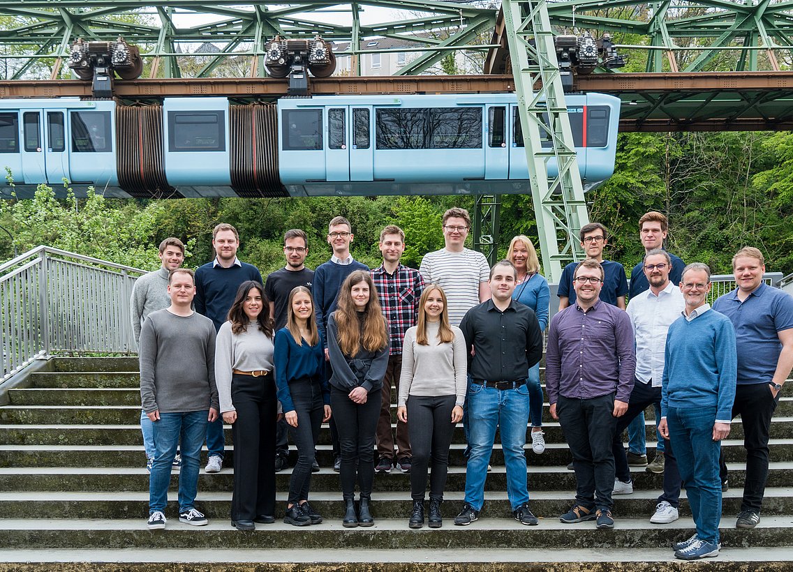 Gruppenfoto der Mitarbeiter*innen des Lehrstuhls